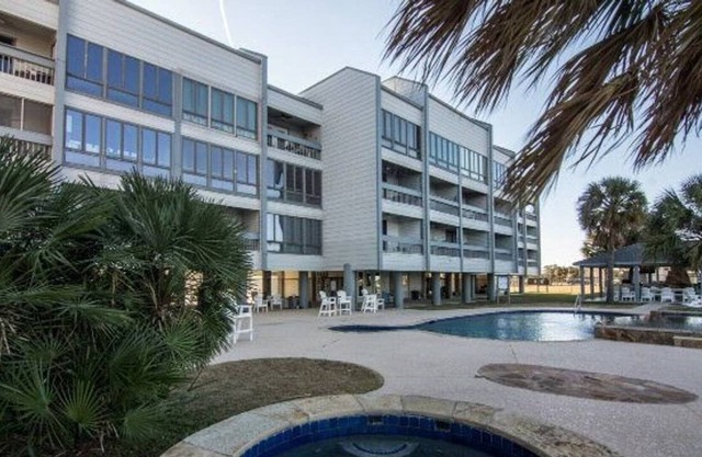 Sunshine Vibes Waterfront Condo Lago Sabine con piscina