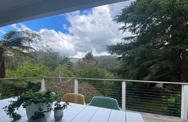 Sunshine Views, Warburton