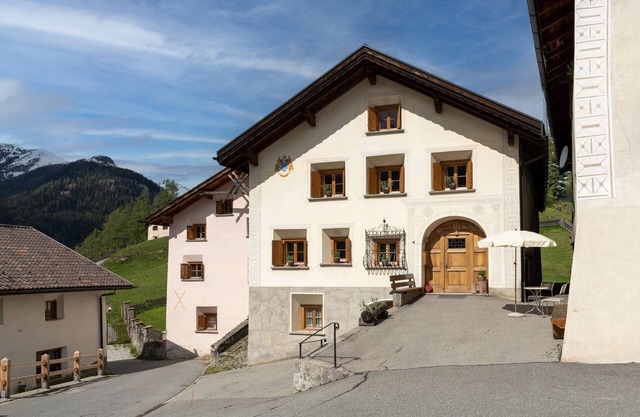 Suot Chastè Tarasp - Authentic Engadine house with 6.5 rooms at the foot of Tarasp Castle