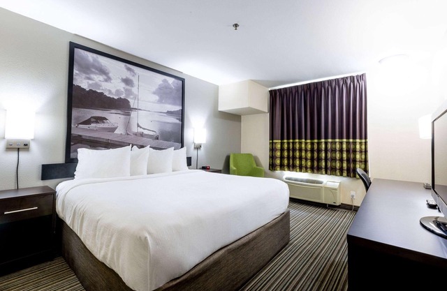 Super 8 by Wyndham Truro NS