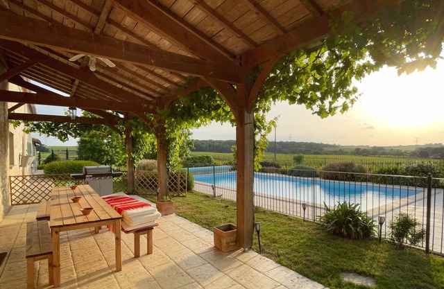Superb family property, Château L'Indécise, swimming pool and large garden