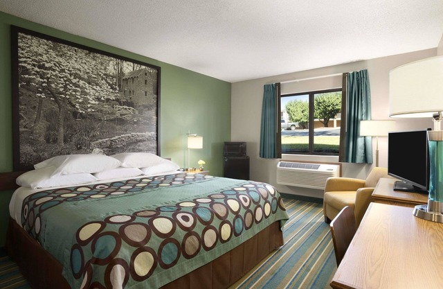 Super 8 by Wyndham Batesville