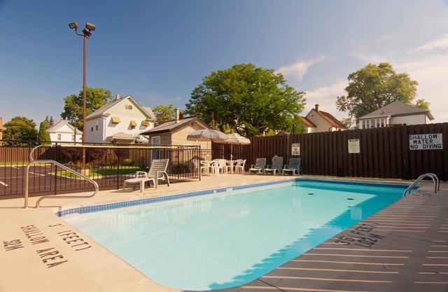 Super 8 by Wyndham Niagara Falls by the Falls