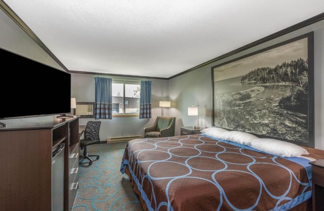 Super 8 by Wyndham Duluth