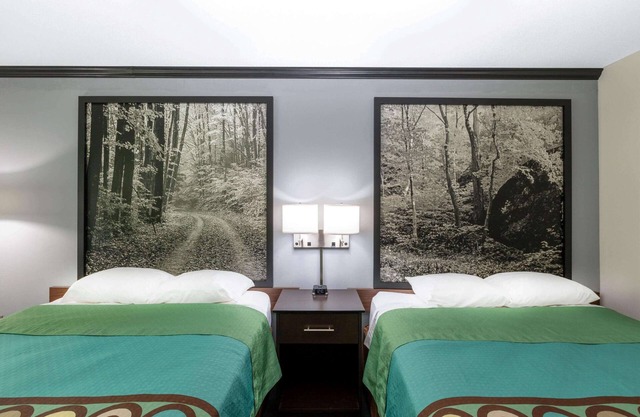 Super 8 by Wyndham Duluth