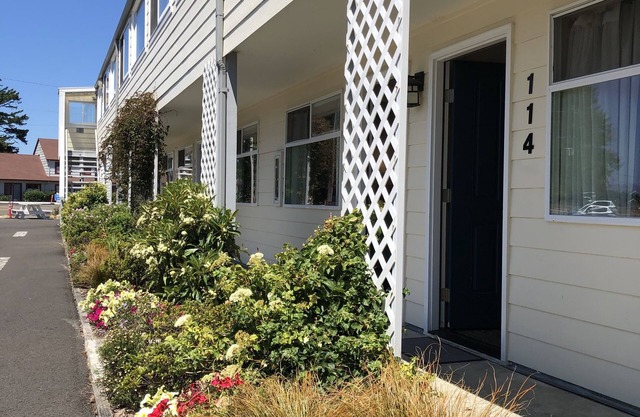 Super 8 by Wyndham Florence OR