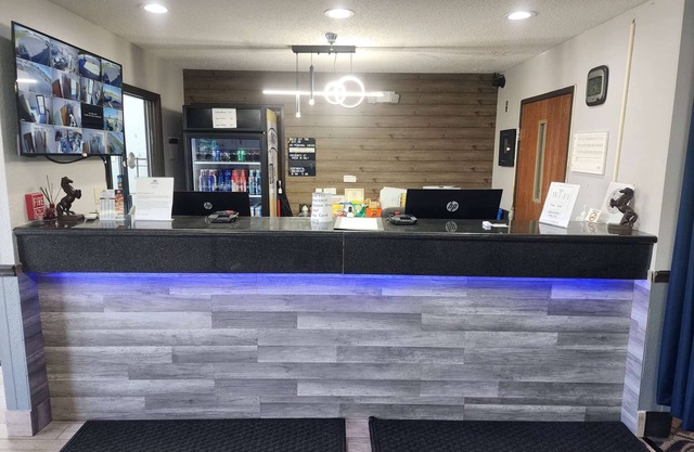 Super 8 by Wyndham Galesburg