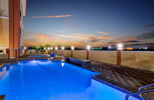 Super 8 by Wyndham Hidalgo/McAllen Area
