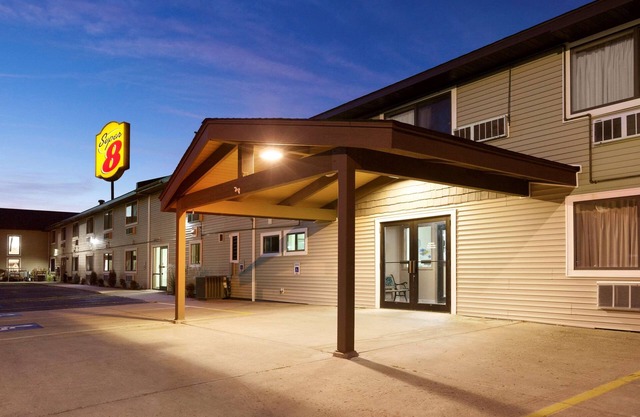 Super 8 by Wyndham Houghton
