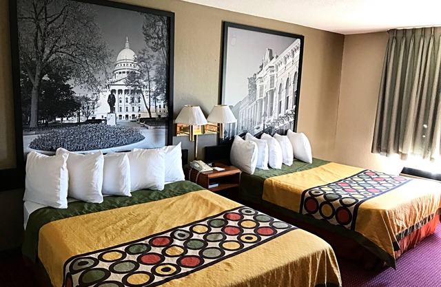 Super 8 by Wyndham Madison East