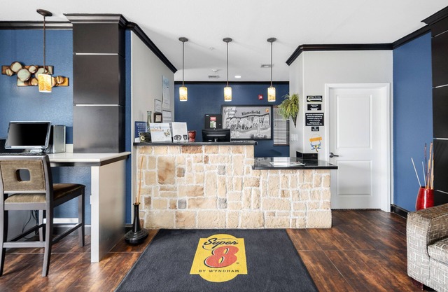 Super 8 by Wyndham Mansfield LA