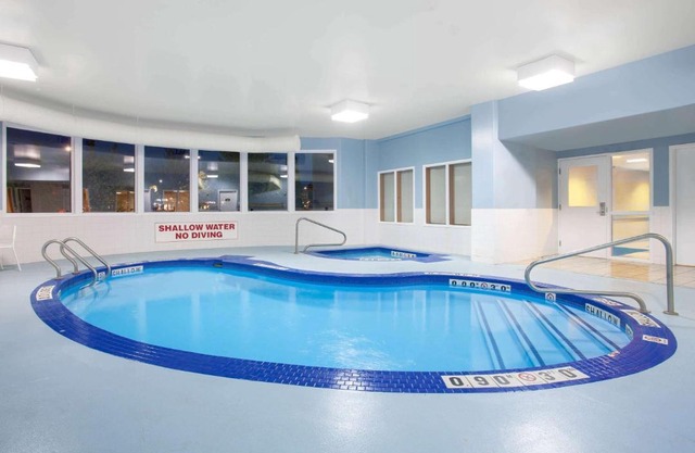 Super 8 by Wyndham Midland