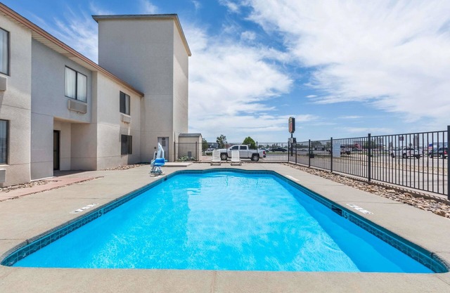 Super 8 by Wyndham Midland