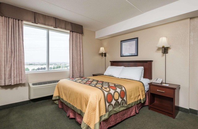 Super 8 by Wyndham Mississauga