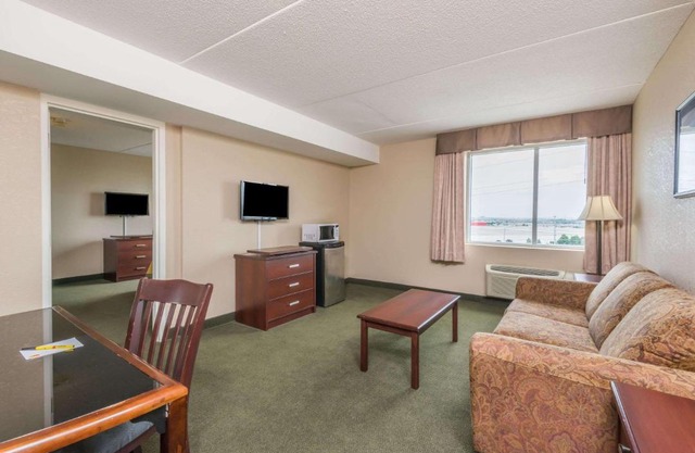 Super 8 by Wyndham Mississauga