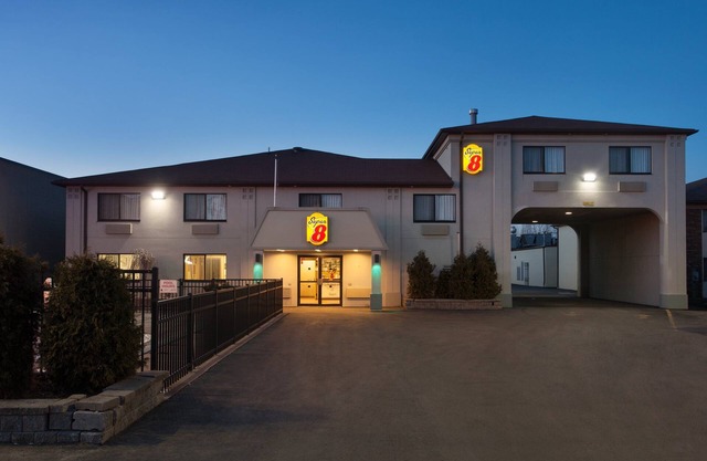 Super 8 by Wyndham Niagara Falls NY