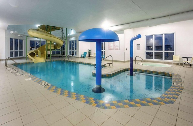 Super 8 by Wyndham Quebec City