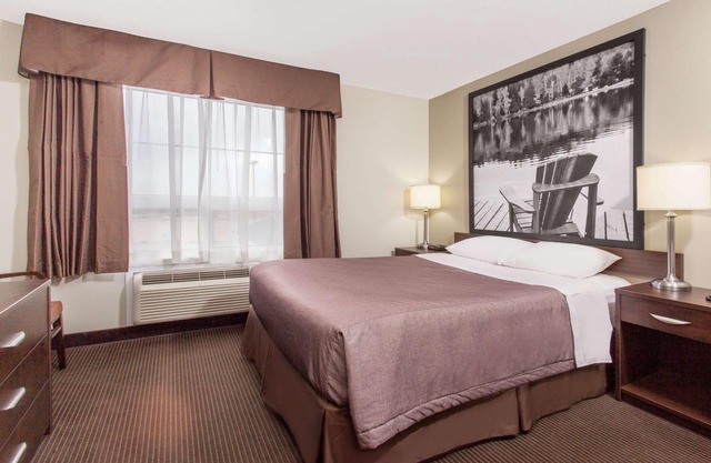 Super 8 by Wyndham Red Lake ON