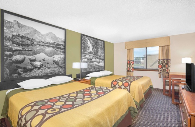 Super 8 by Wyndham Riverton