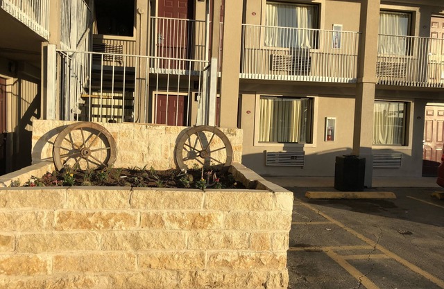 Super 8 by Wyndham San Antonio Pearl District / Downtown