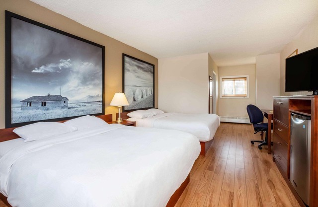 Super 8 by Wyndham Smoky Lake
