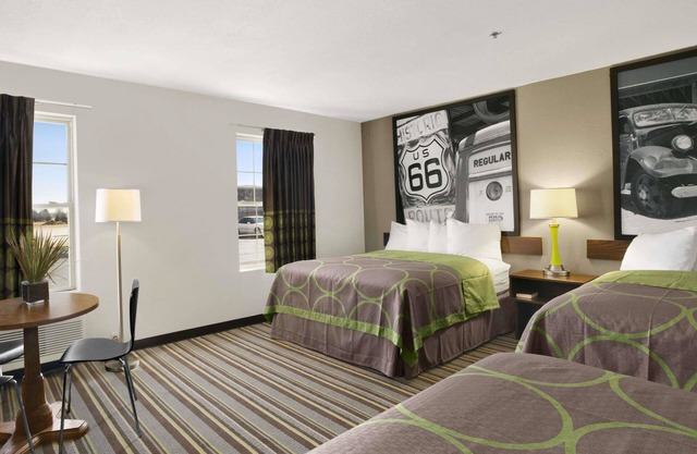 Super 8 by Wyndham Strafford/Springfield Area
