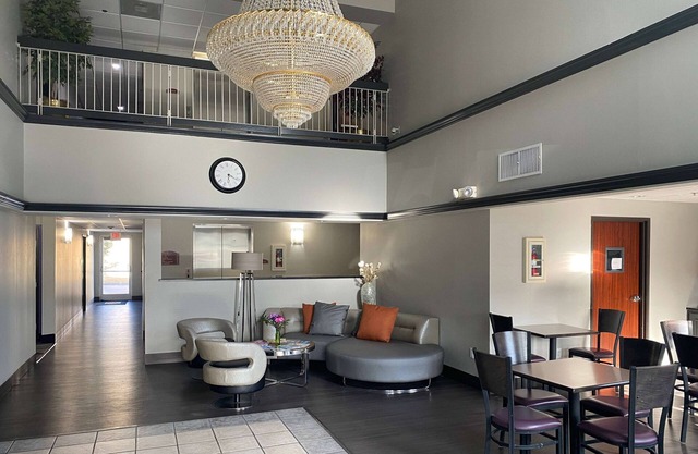 Super 8 by Wyndham Weatherford