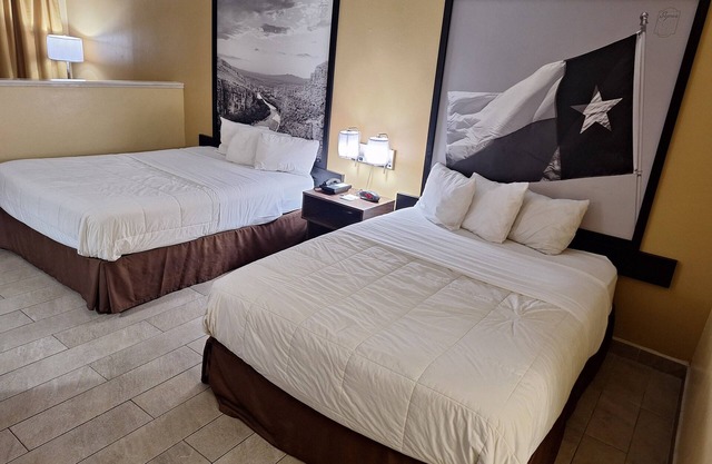 Super 8 by Wyndham Weslaco
