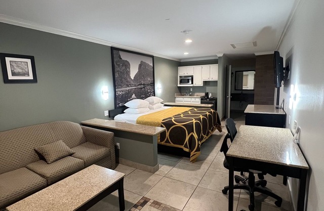 Super 8 Wyndham McAllen Downtown- City Center-Plaza Mall-Airport