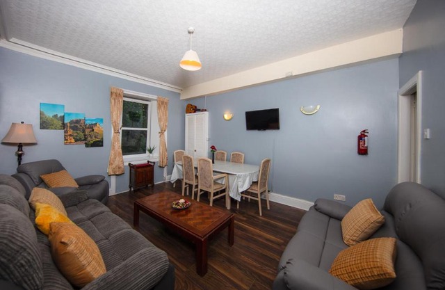 Super Central 4bedroom Apartment at the Meadows