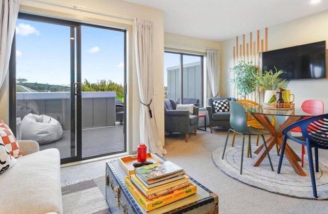 Super Chic Apt nr Albany Mall | Carpark & Fibre