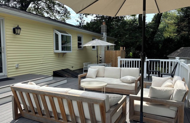 Narragansett, RI Actualización de 4 dormitorios y 2 baños con una gran terraza