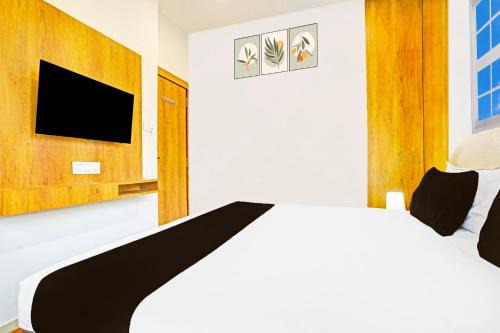 Super Collection O Adajan Formerly Hotel Western Inn