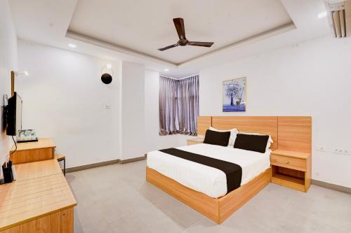 Super Collection O Eswar Grand Residency