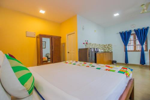 Super Collection O Holy Cross Home Stays