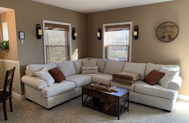 Super Comfy Cottage ~ Central Locale ~ Pet Friendly