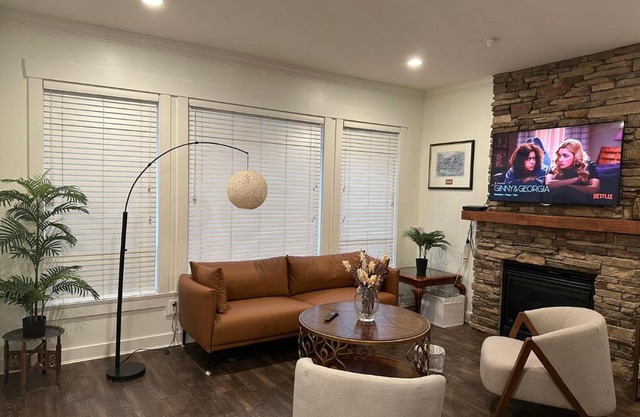 Super Cozy 5 Bedroom Entire House in Ladner