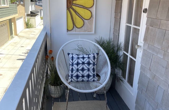 Super Cute BlueDoor Apt- on Little Balboa Island.