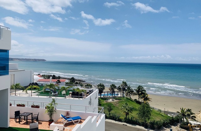 Super Duplex al mar con acceso a la playa - Club Privado Manta Ecuador