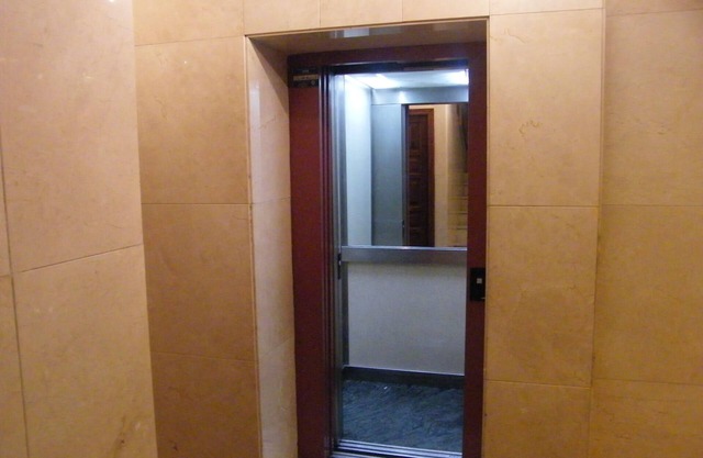 ESTUPENDO PISO EN LA PUERTA DE GRANADA