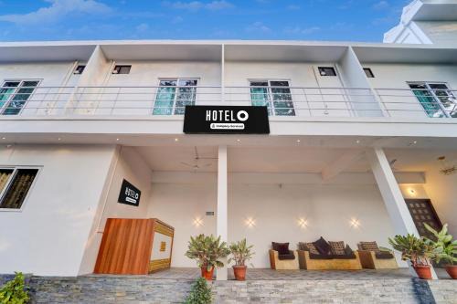 Super Hotel O Gandhi Nagar Near South Railway Backgate