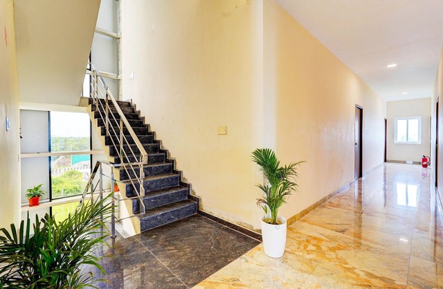 Super Hotel O Radha Residency