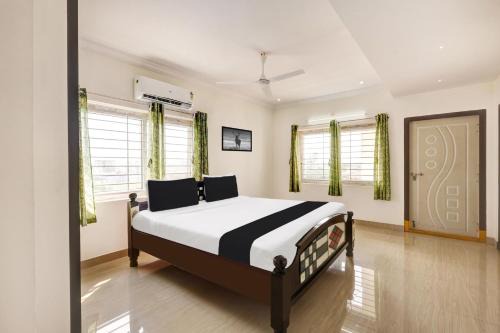 Super Hotel O Ramaraopet Near Kakinada Beach