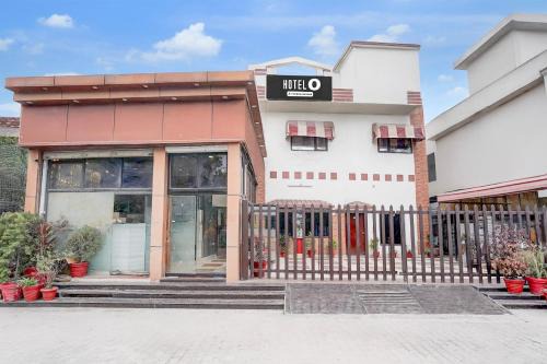 Super Hotel O Tyagi Road near Railway Station