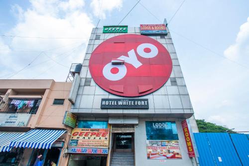 Super Hotel O White Fort Near Lalbagh Botanical Garden