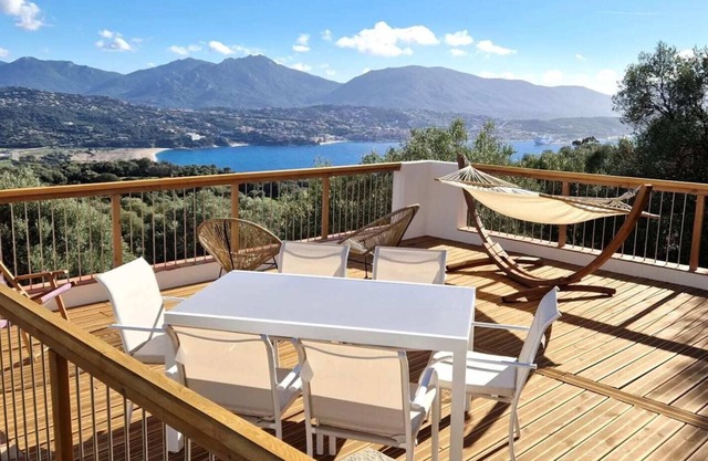 Super idyllic & antique villa with breathtaking sea view