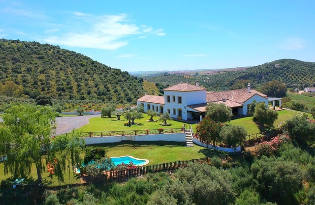 Casa de campo súper lujosa, situada en el campo entre Sevilla, Ronda y Málaga 18p