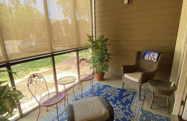 3br/2ba CONDO, 1ST FLOOR, POOL