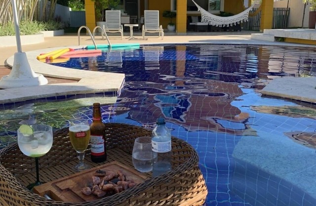 Super nice house in Busca Vida, 50m from the beach!