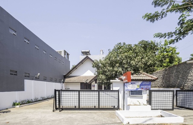 Super OYO 1568 Stasiun Ka Cirebon Guest House